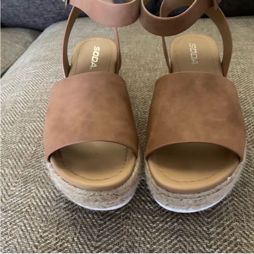 Excellent Preowned Condition Soda Platform strap Wedges very Cute Size 7.5.